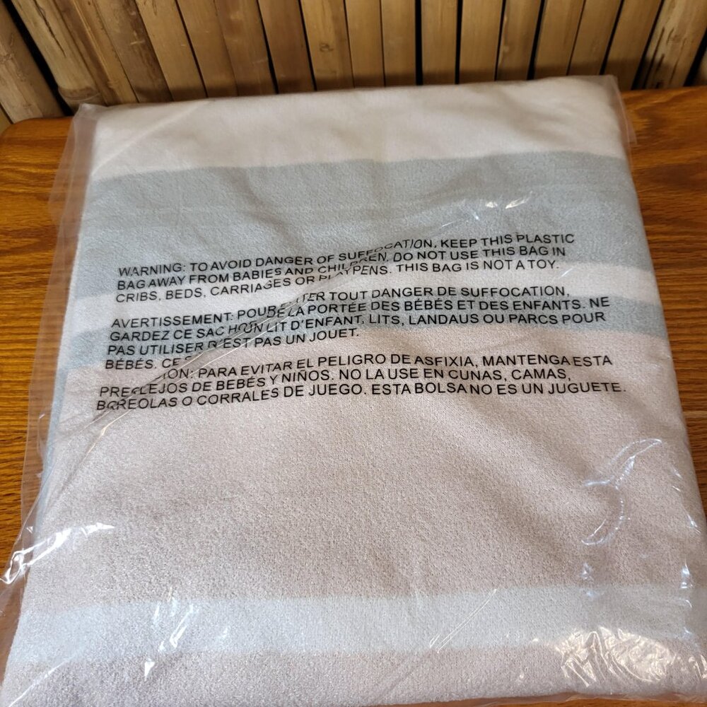 Barefoot Dreams Cozy Chic Ultra Lite Ocean Breeze Poncho One Size Pink Multi - Picture 5 of 6